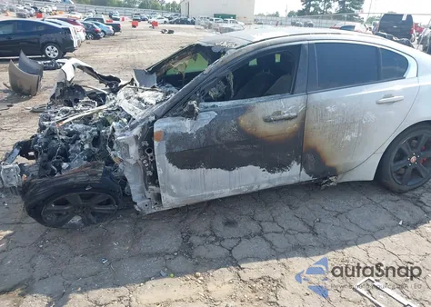 2018 Jaguar Xe 25T Premium z USA, uszkodzony, nr VIN SAJAJ4FX1JCP38811